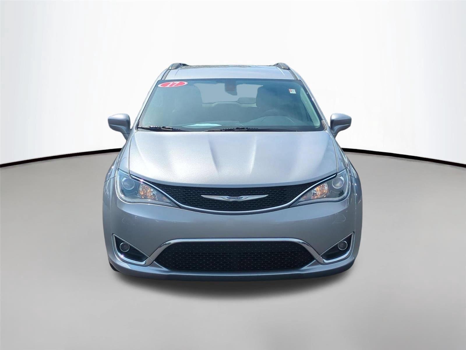 Used 2017 Billet Silver Metallic Clearcoat Chrysler Touring-L image 8