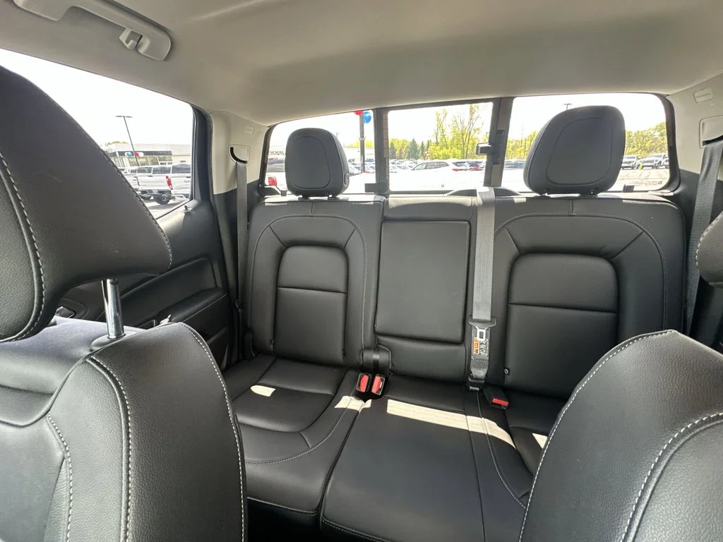 Used 2020 White GMC SLT image 17