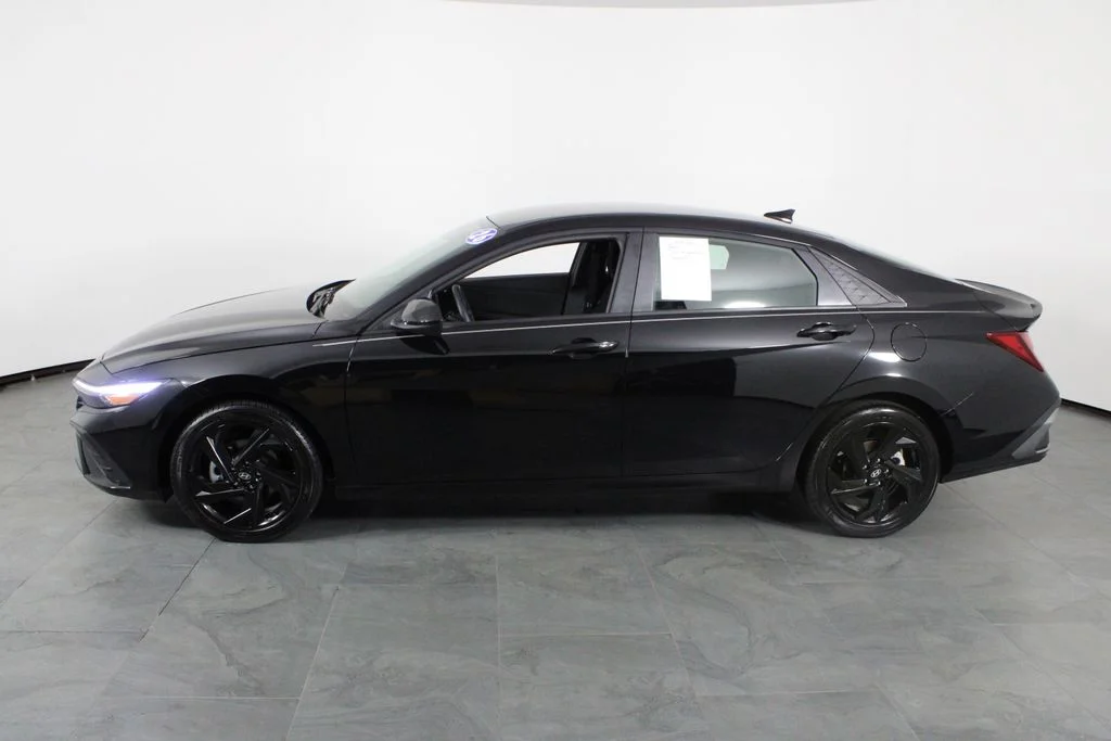 Used 2026 Black Hyundai SEL Sport image 14