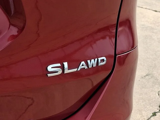 Used 2015 Red Nissan SL image 32