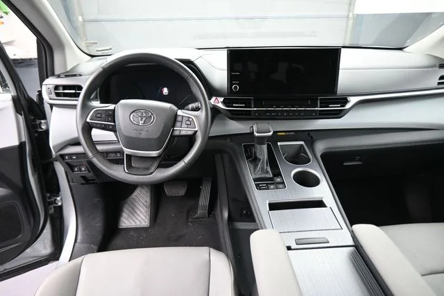 Used 2025 Silver Toyota XLE image 21