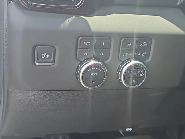 Used 2025 White GMC AT4 image 27