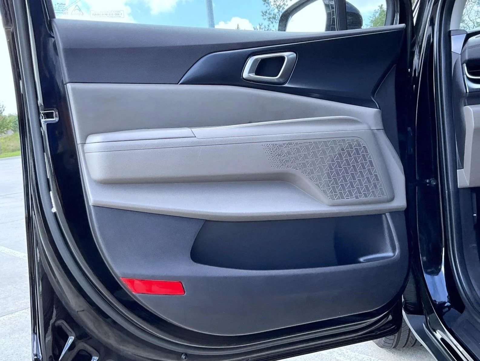 Used 2025 Black Kia LXS image 9