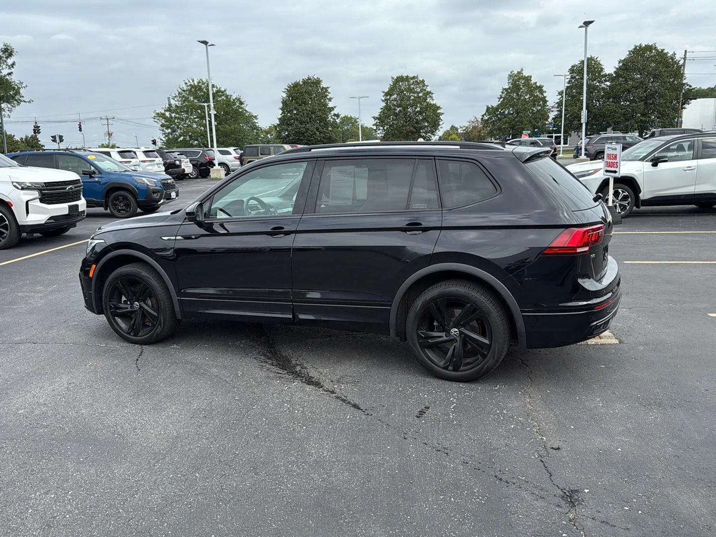 Used 2023 Deep Black Pearl Volkswagen SE R-Line Black image 4