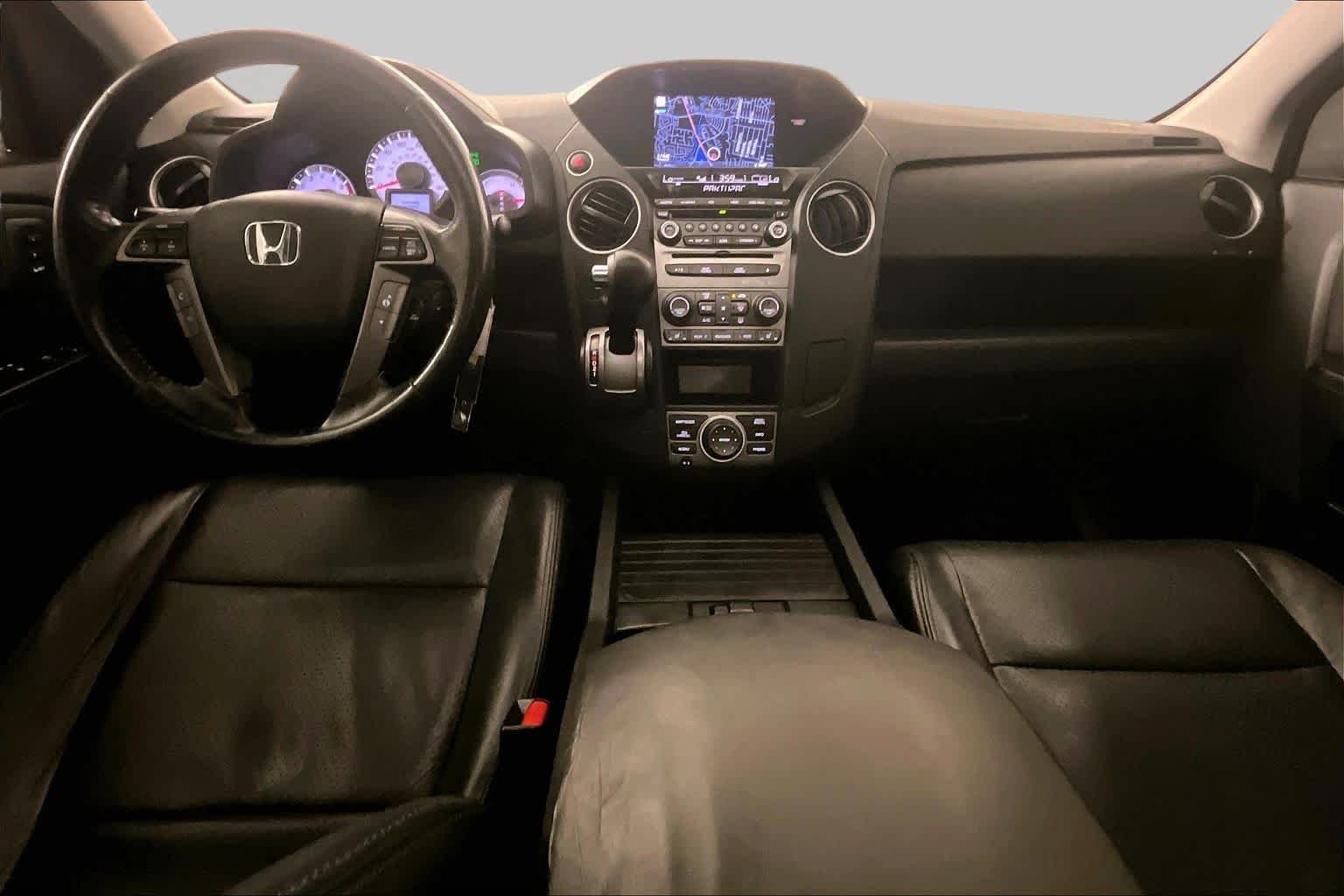 Used 2014 White Diamond Pearl Honda Touring image 15