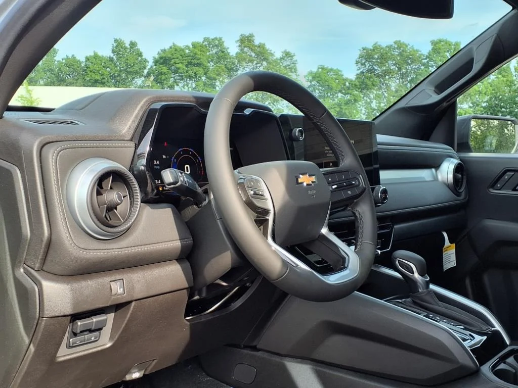 2025 Chevrolet Colorado LT - Photo 9