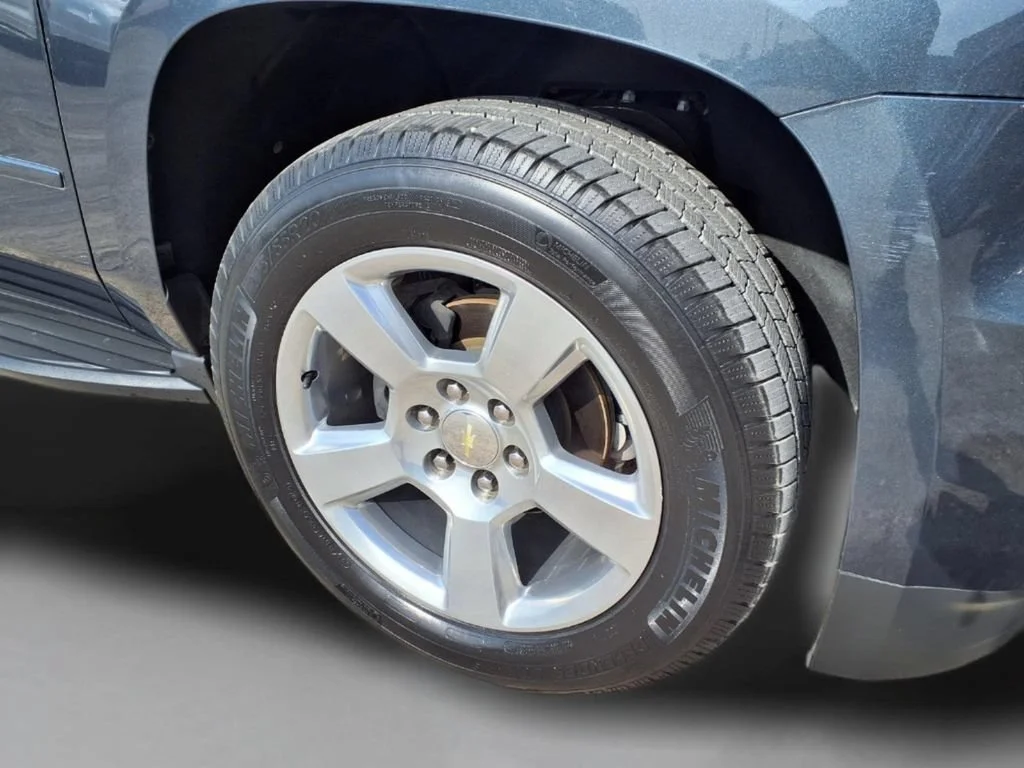 Used 2020 SHADOW GRAY METALLIC Chevrolet LT image 10