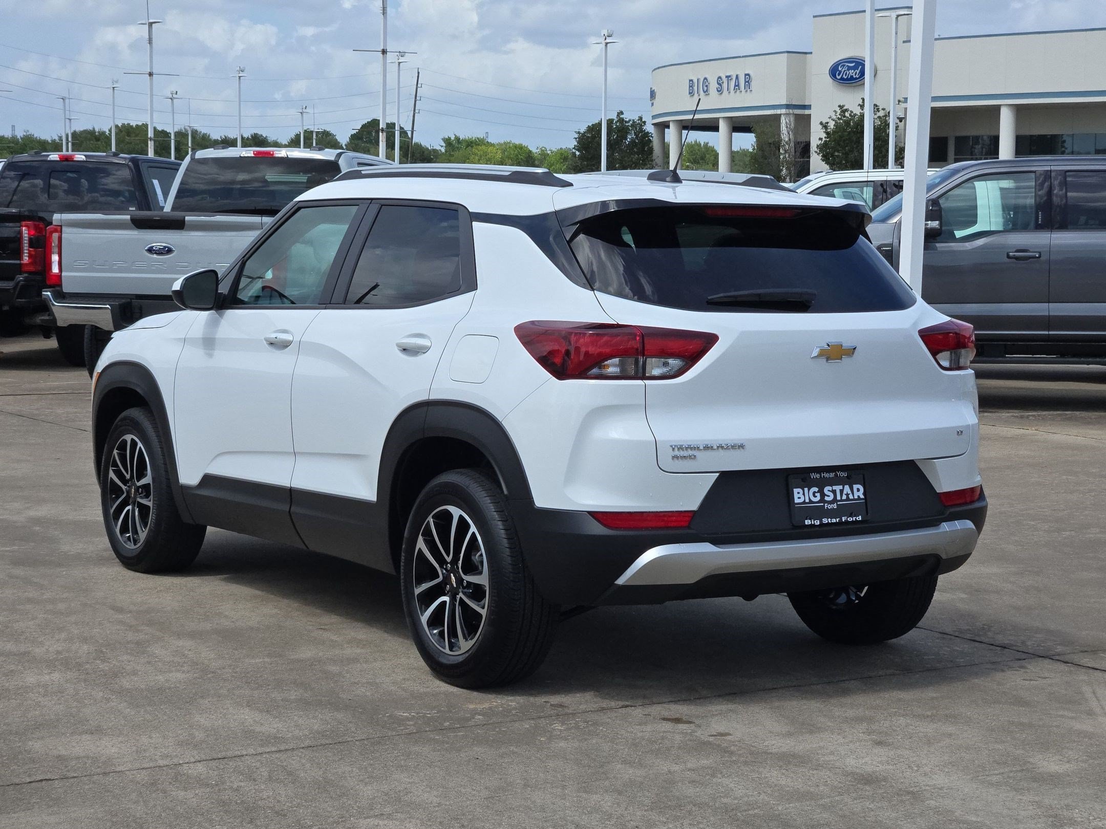 Used 2025 Summit White Chevrolet LT image 5