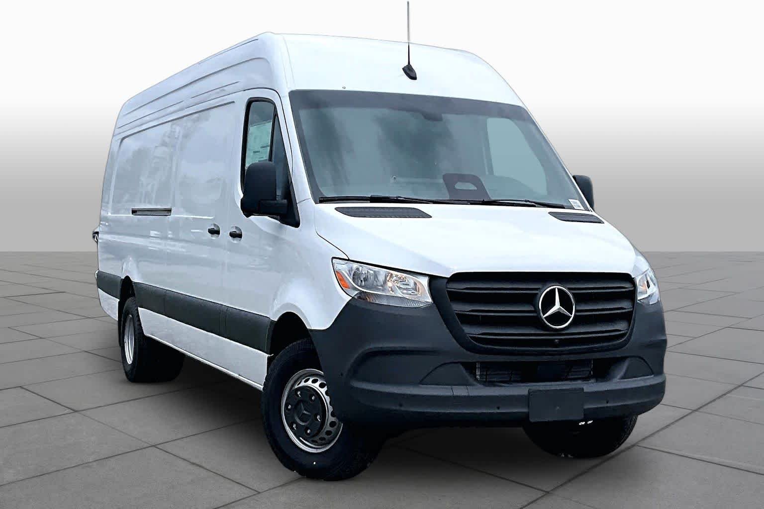 New 2026 Arctic White Mercedes-Benz  image 2