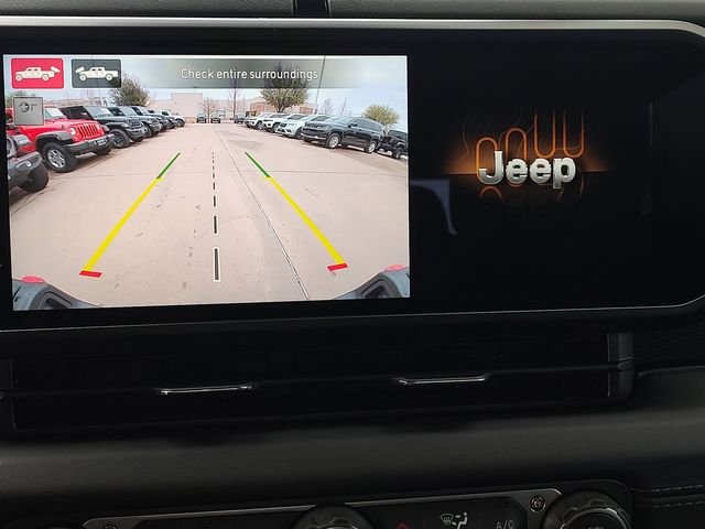 New 2026 Bright White Clear-Coat Exterior Paint Jeep Rubicon X image 17