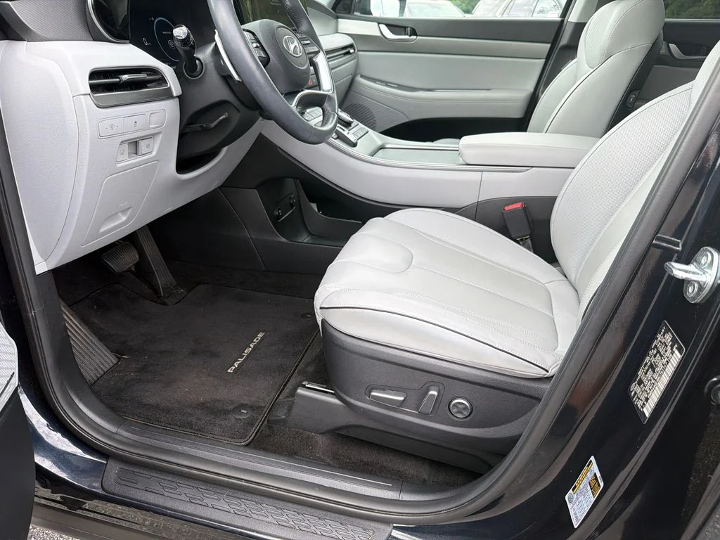 Used 2024 White Hyundai SEL image 9