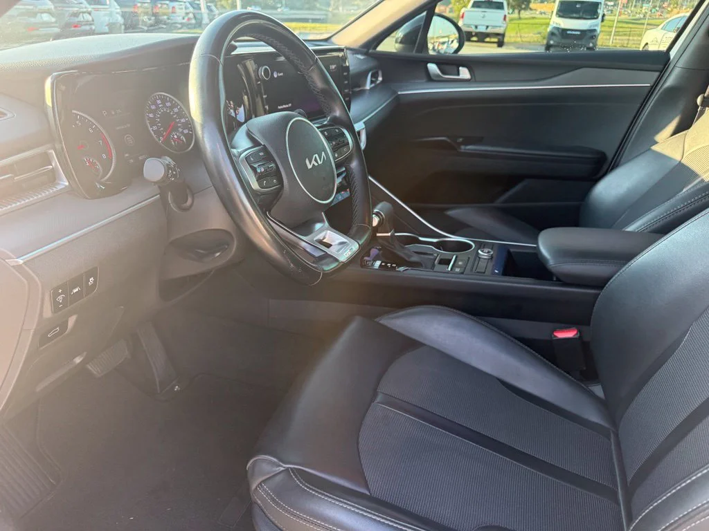 Used 2022 White Kia GT-Line image 4