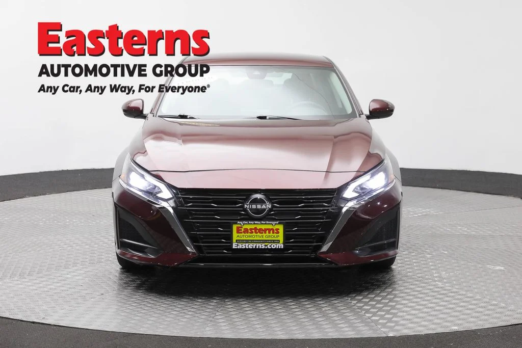 Used 2023 Red Nissan 2.5 SV image 2