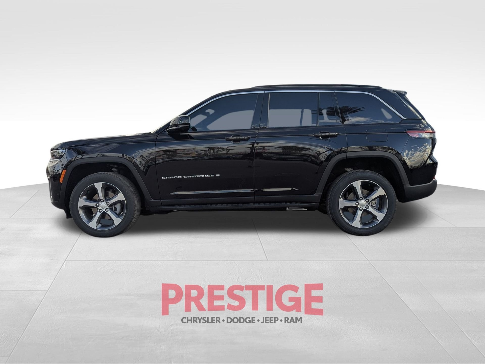 New 2026 Diamond Black Crystal Pearlcoat Jeep Limited image 11