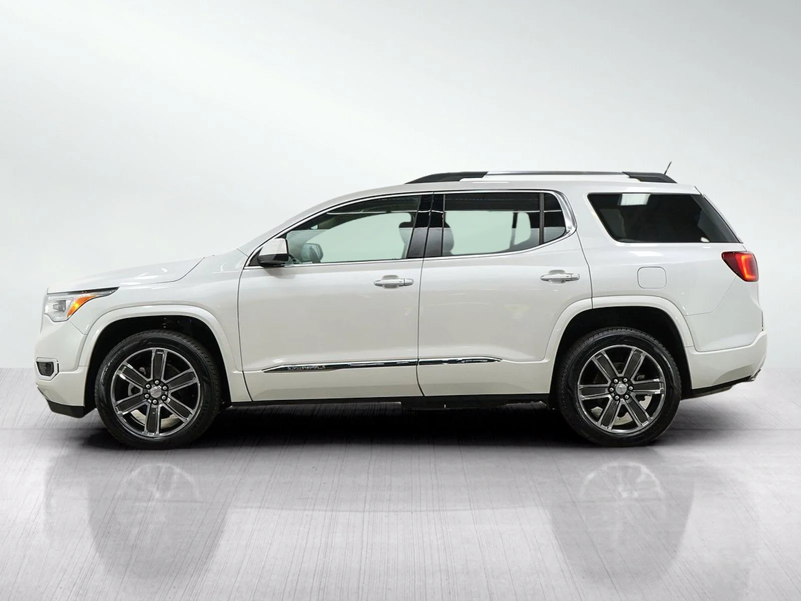 Used 2018 GMC Acadia Denali with VIN 1GKKNXLS2JZ125373 for sale in Minneapolis, Minnesota