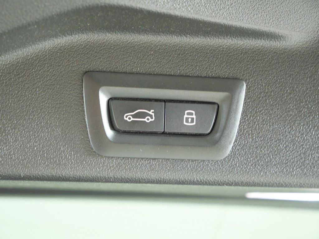 Certified Used 2024 Skyscraper Grey Metallic BMW xDrive40i image 35