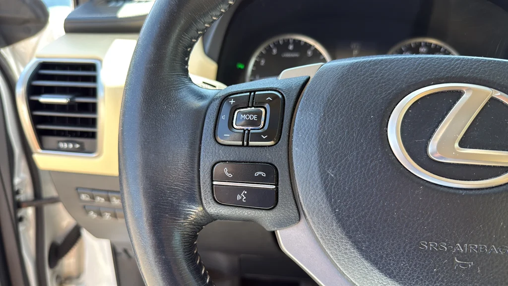Used 2015 White Lexus 200t image 22