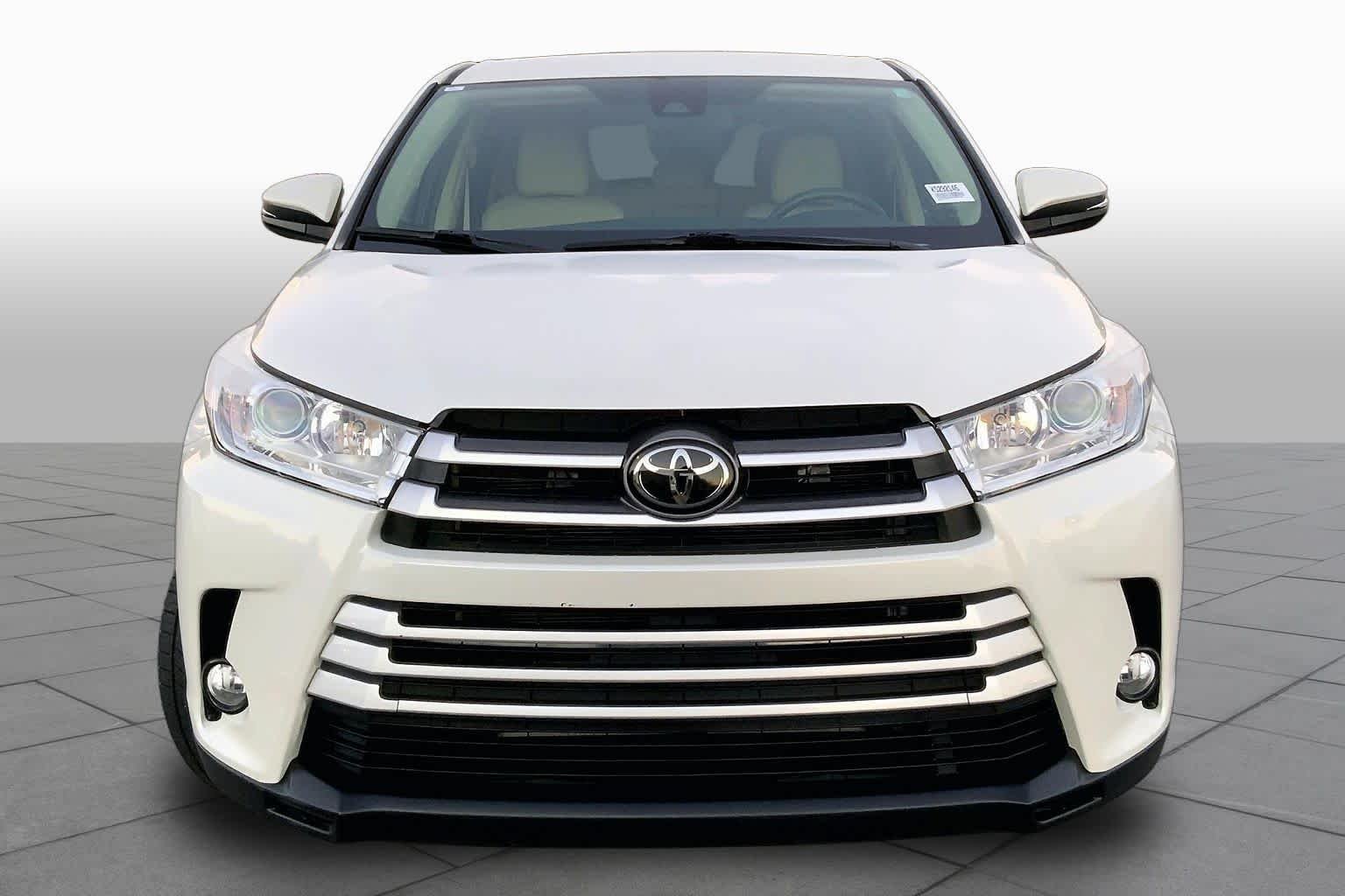 Used 2019 Blizzard Pearl Toyota LE Plus image 4