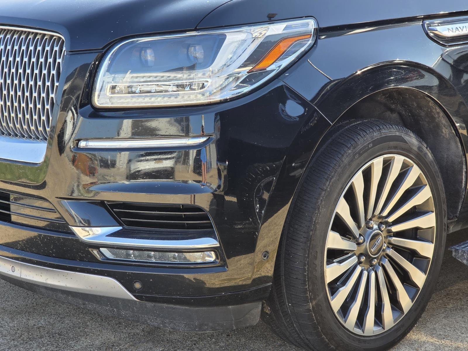 Used 2018 Black Velvet Lincoln Reserve image 4