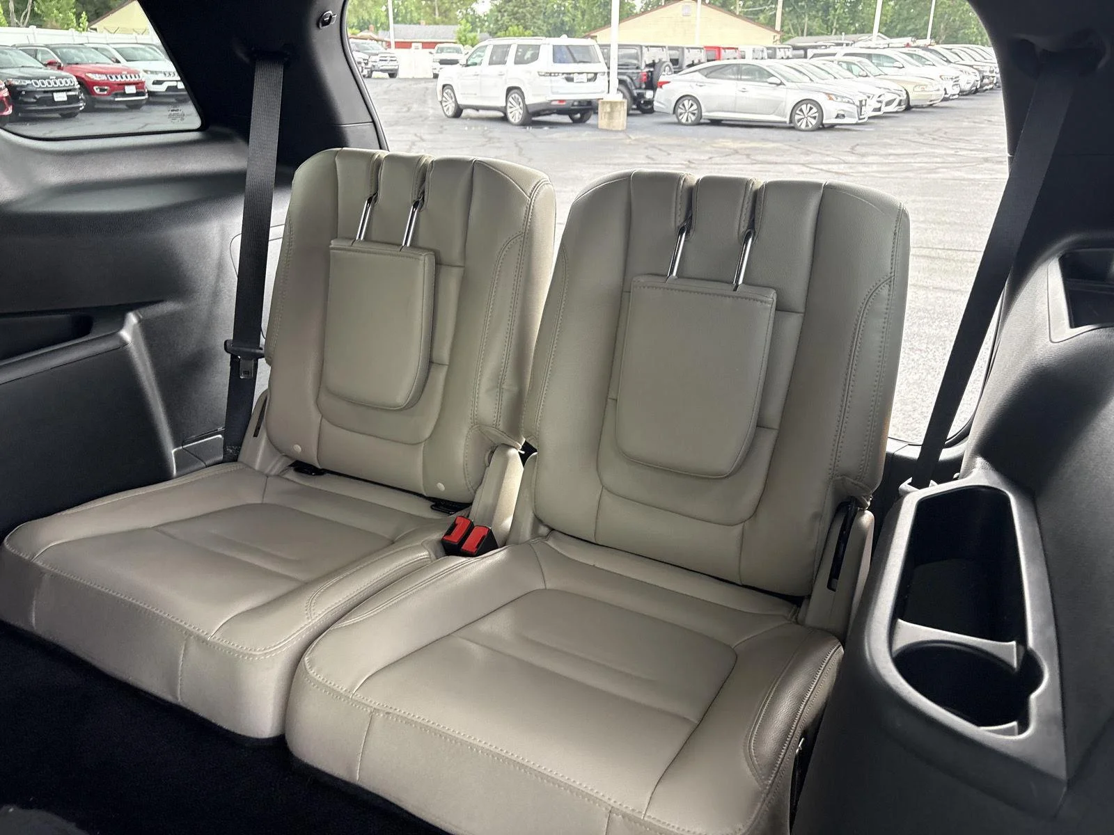 Used 2018 White Platinum Metallic Tri-Coat Ford XLT image 11