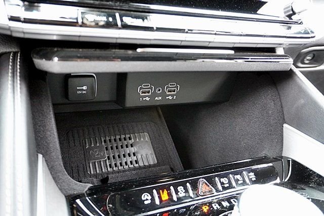 New 2026 Bright White Clear-Coat Exterior Paint Jeep Limited Reserve image 37