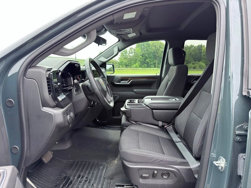 Used 2025 Gray Chevrolet LT image 2