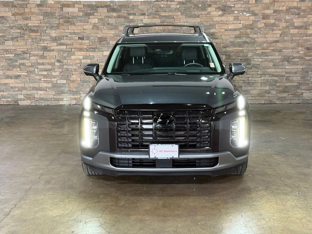 Used 2023 Graphite Hyundai Limited image 2