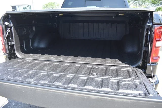 New 2026 Diamond Black Crystal Pearl-Coat Exterior Paint RAM Laramie image 24