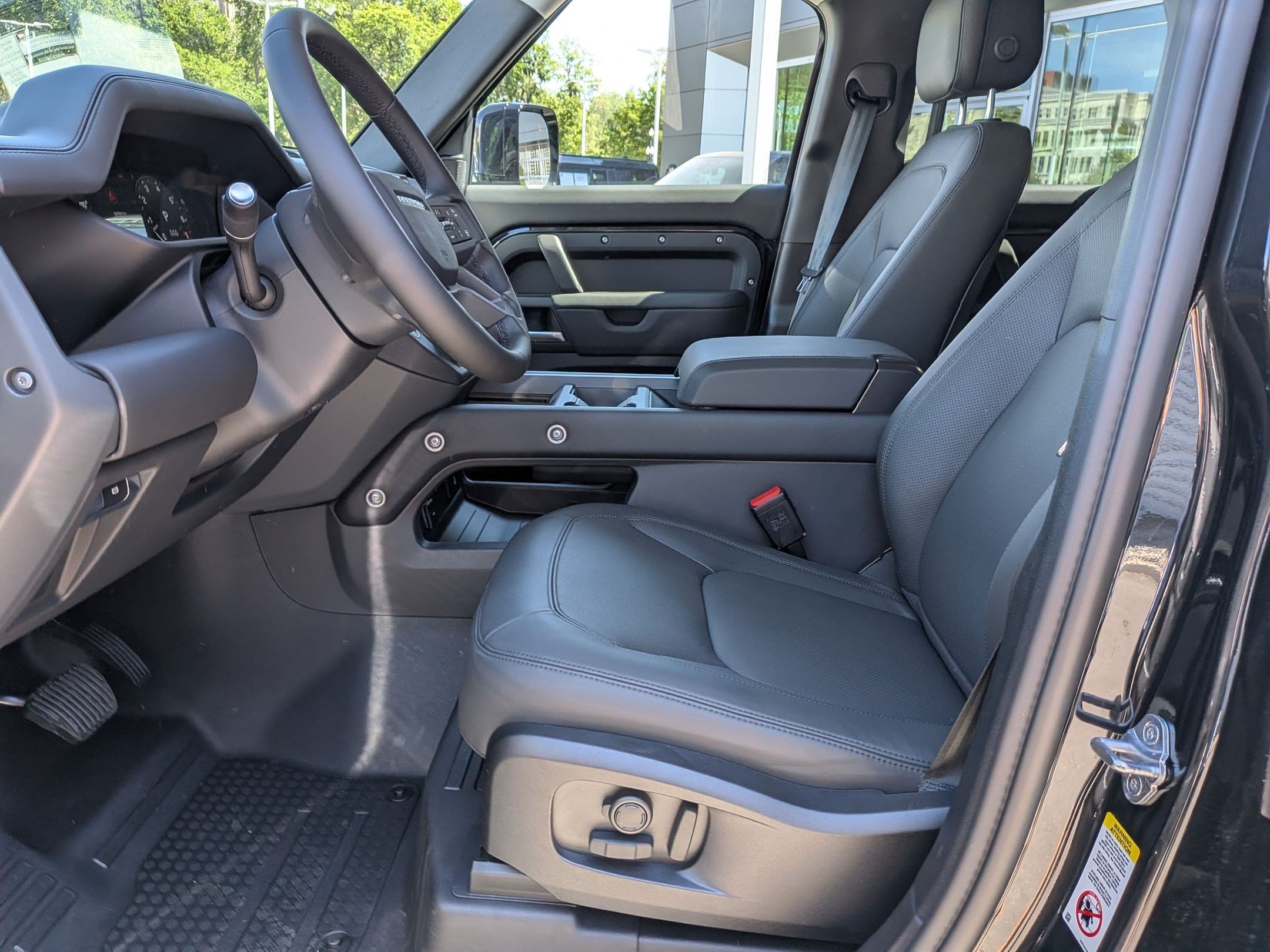 New 2026 Santorini Black Land Rover P400 X-Dynamic SE image 25