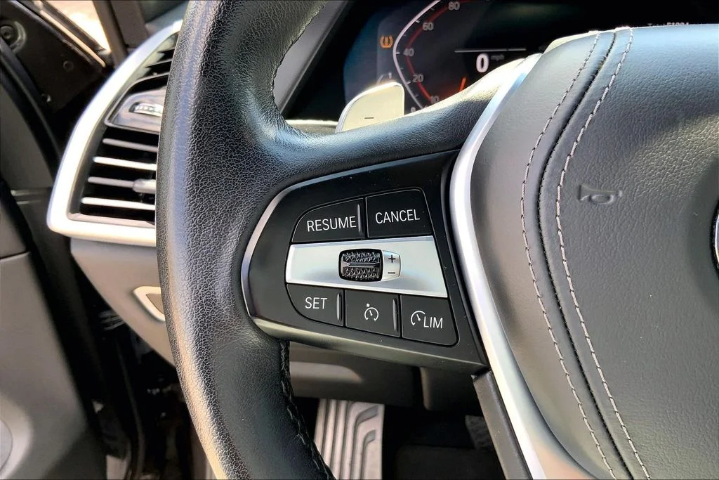 Used 2023 Gray BMW xDrive40i image 11