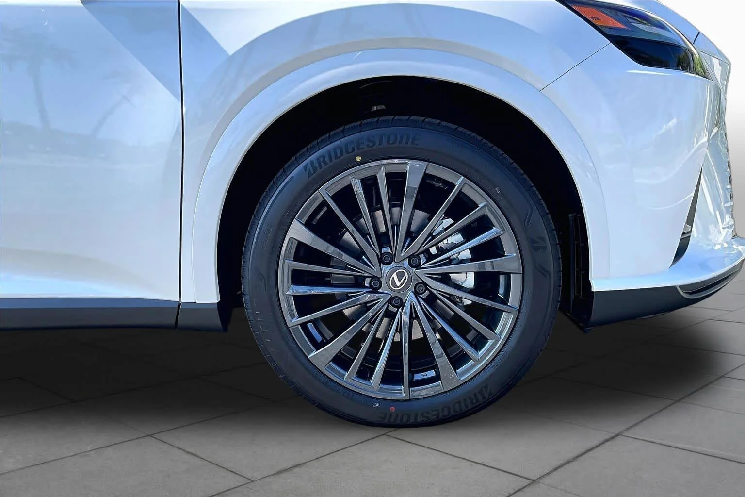 New 2026 Eminent White Pearl Lexus PREMIUM image 9