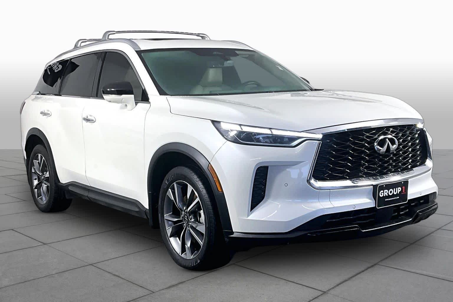 Used 2023 Majestic White INFINITI LUXE image 3