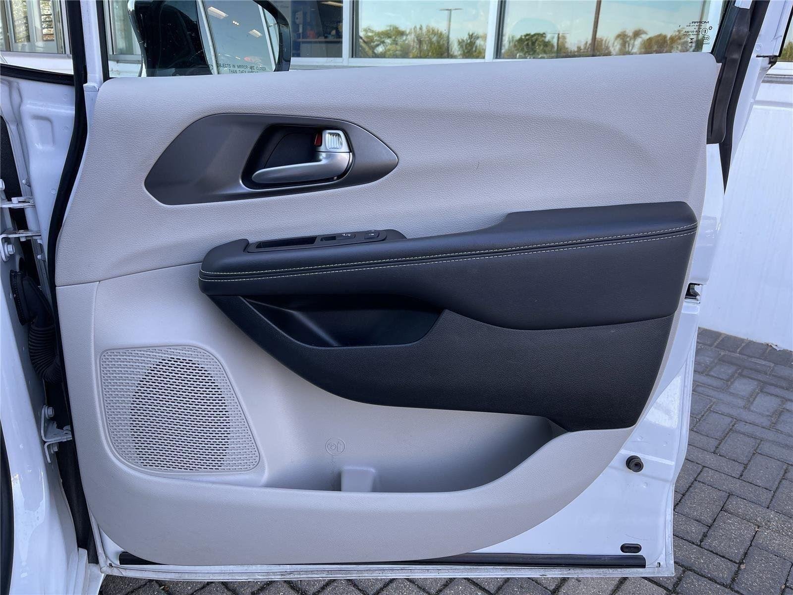Used 2024 Bright White Clearcoat Chrysler Touring L image 31