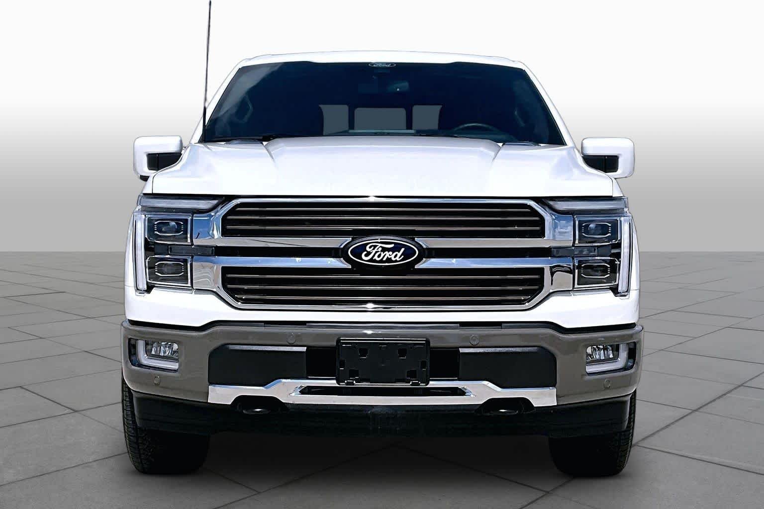 Used 2025 Star White Metallic Tri-Coat/Marsh Gray Ford King Ranch image 4