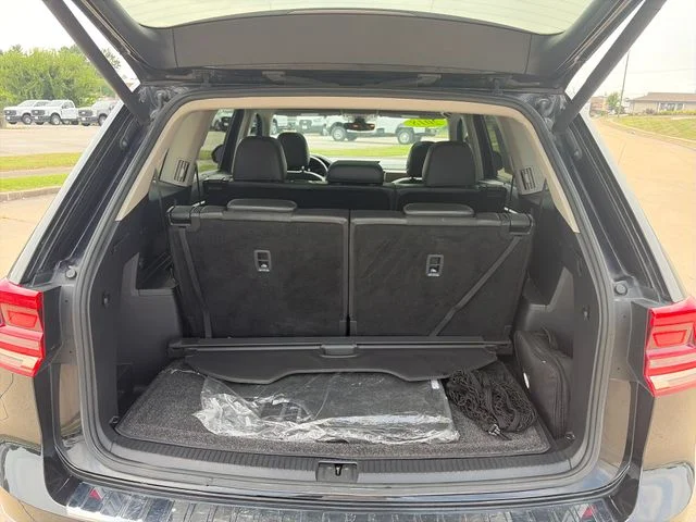 Used 2018  Volkswagen SEL image 28