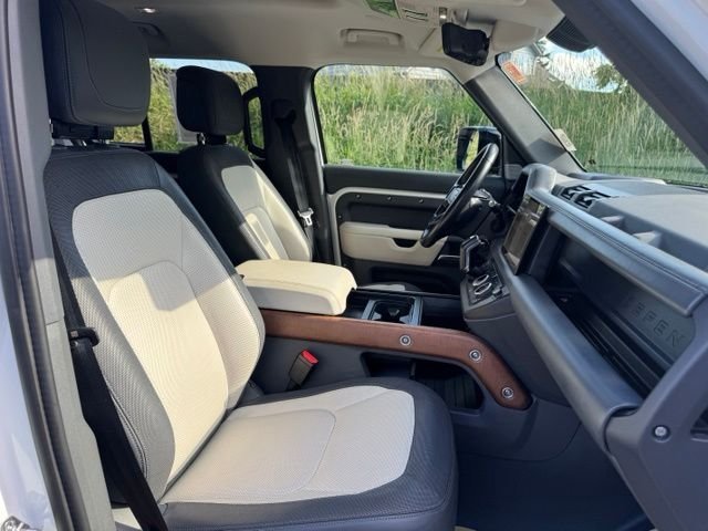2024 Land Rover Defender X-Dynamic SE - Photo 23