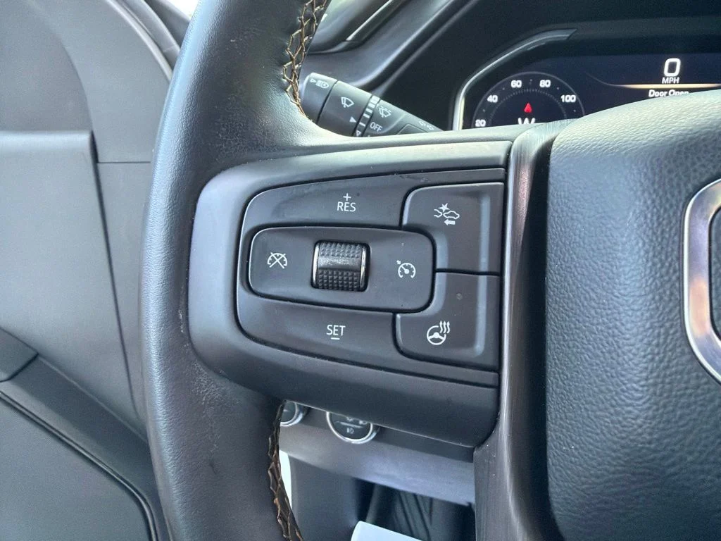Used 2025 White GMC AT4 image 22