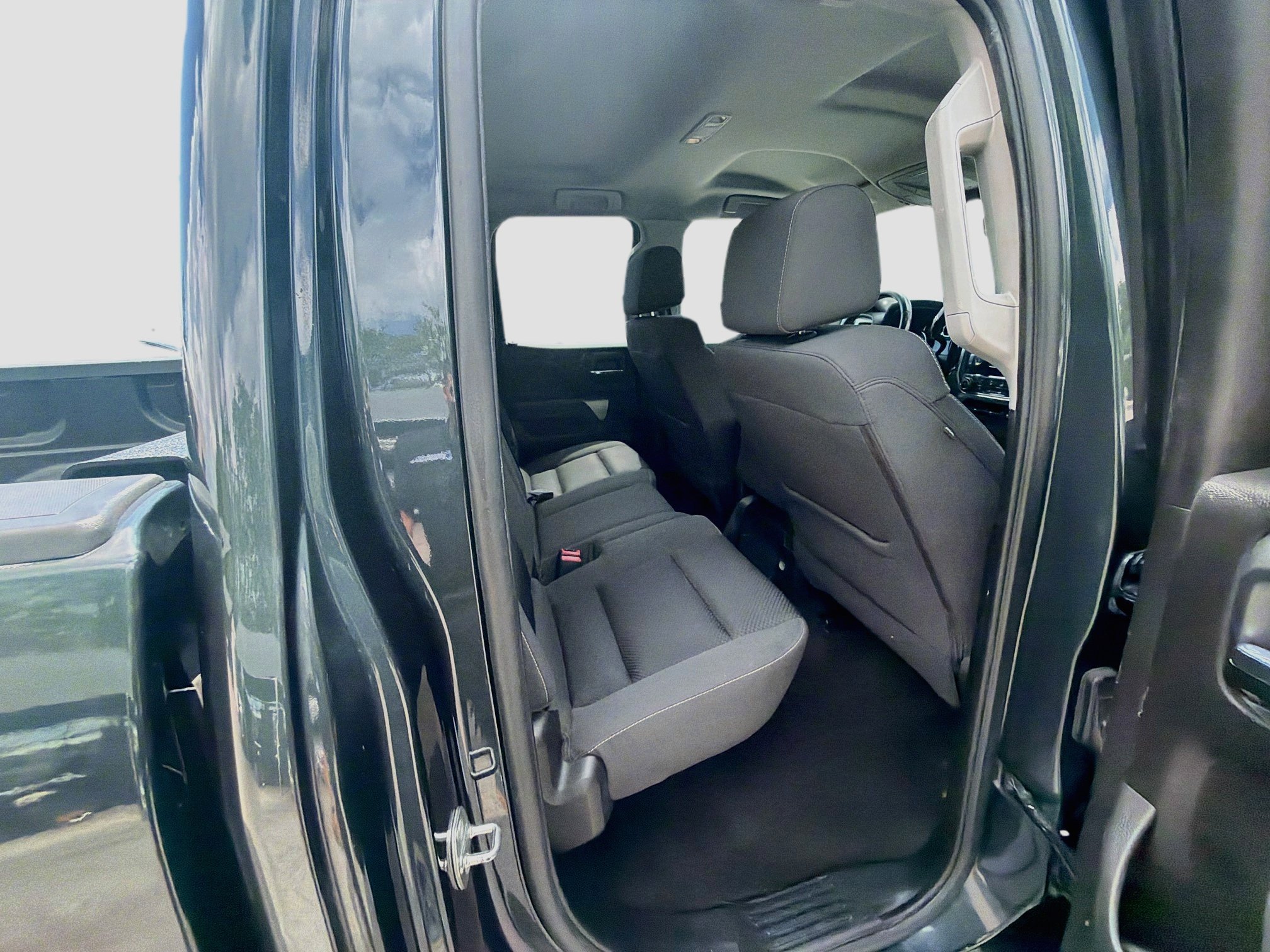Used 2018 Graphite Metallic Chevrolet LT image 27