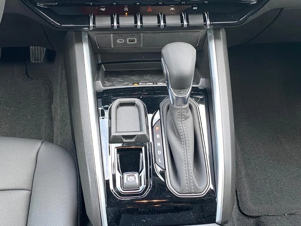 2025 Chevrolet Colorado LT - Photo 12