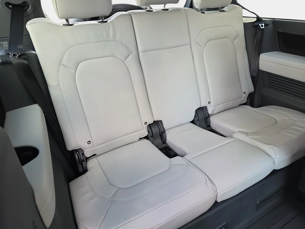 New 2026 Woolstone Green LAND ROVER X-Dynamic SE image 13