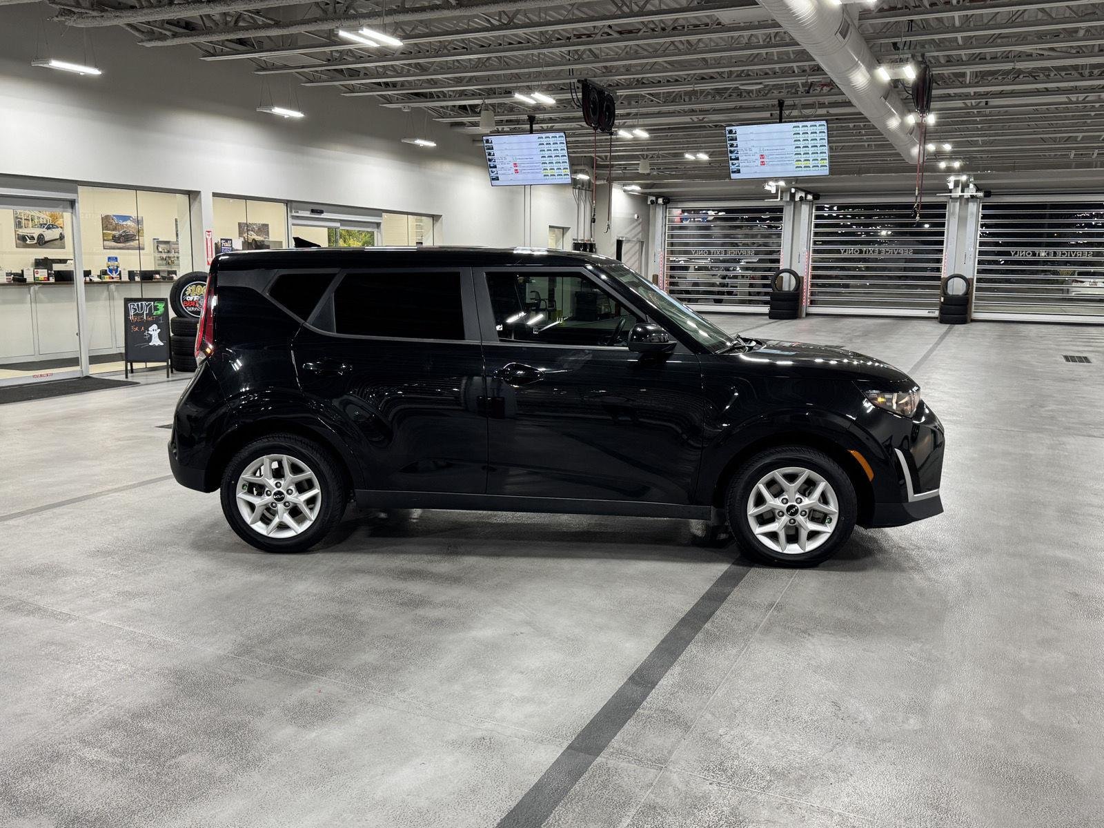2023 Kia Soul S - Photo 14