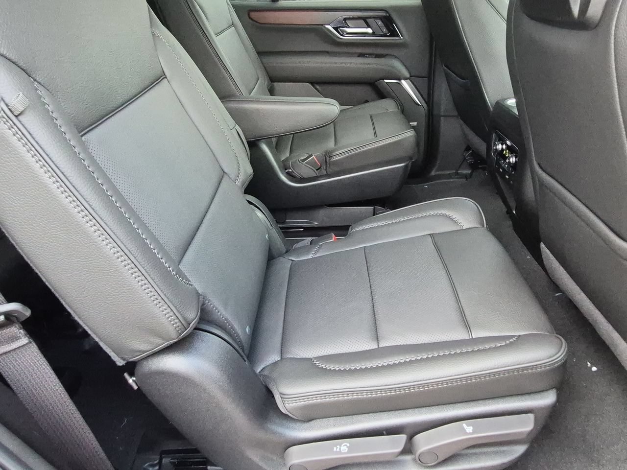 2026 GMC Yukon Denali - Photo 26