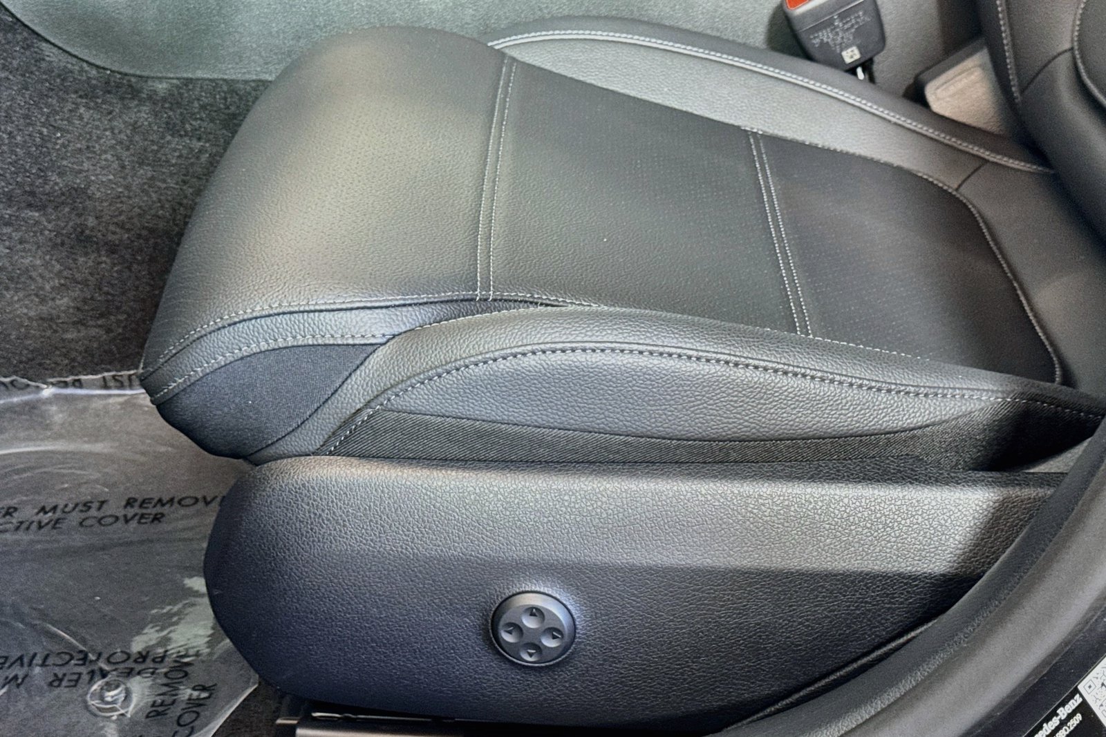 New 2026 Selenite Grey Metallic Mercedes-Benz C 300 image 17