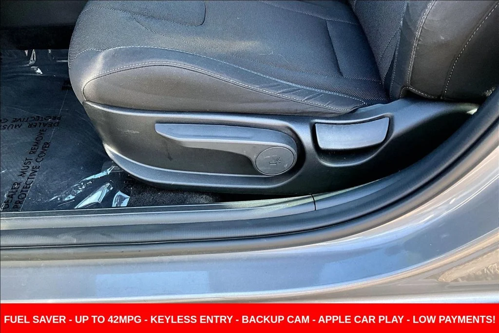 Used 2023 Silver Hyundai SE image 38