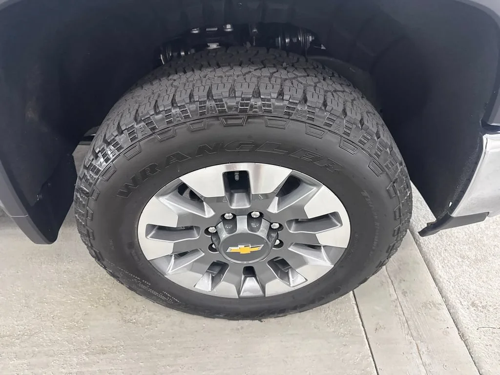 New 2026 Summit White Chevrolet LT image 4