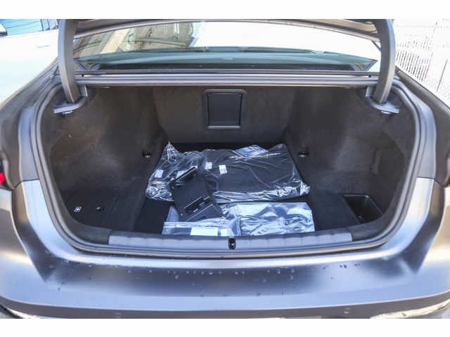 Used 2026 Frozen Deep Grey BMW 760i xDrive image 22