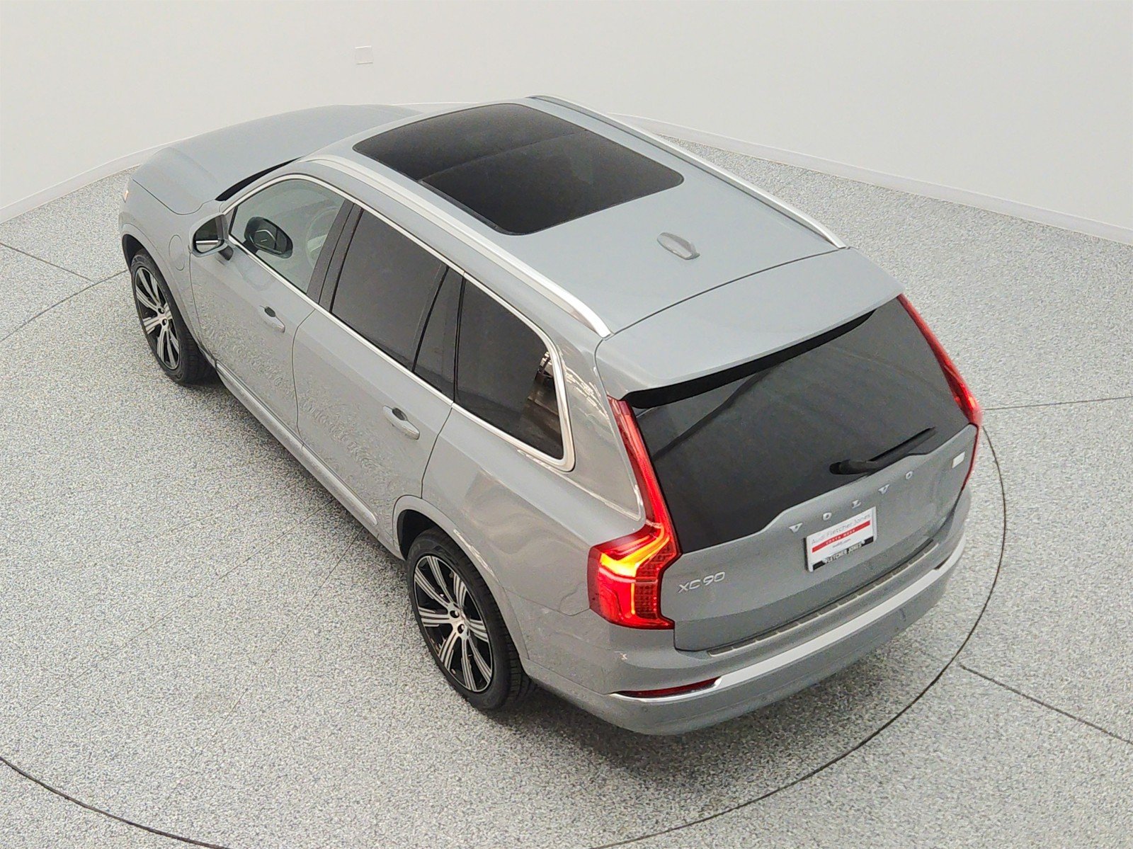 Used 2024 Vapour Grey Metallic Volvo T8 eAWD PHEV Plus 6P image 28