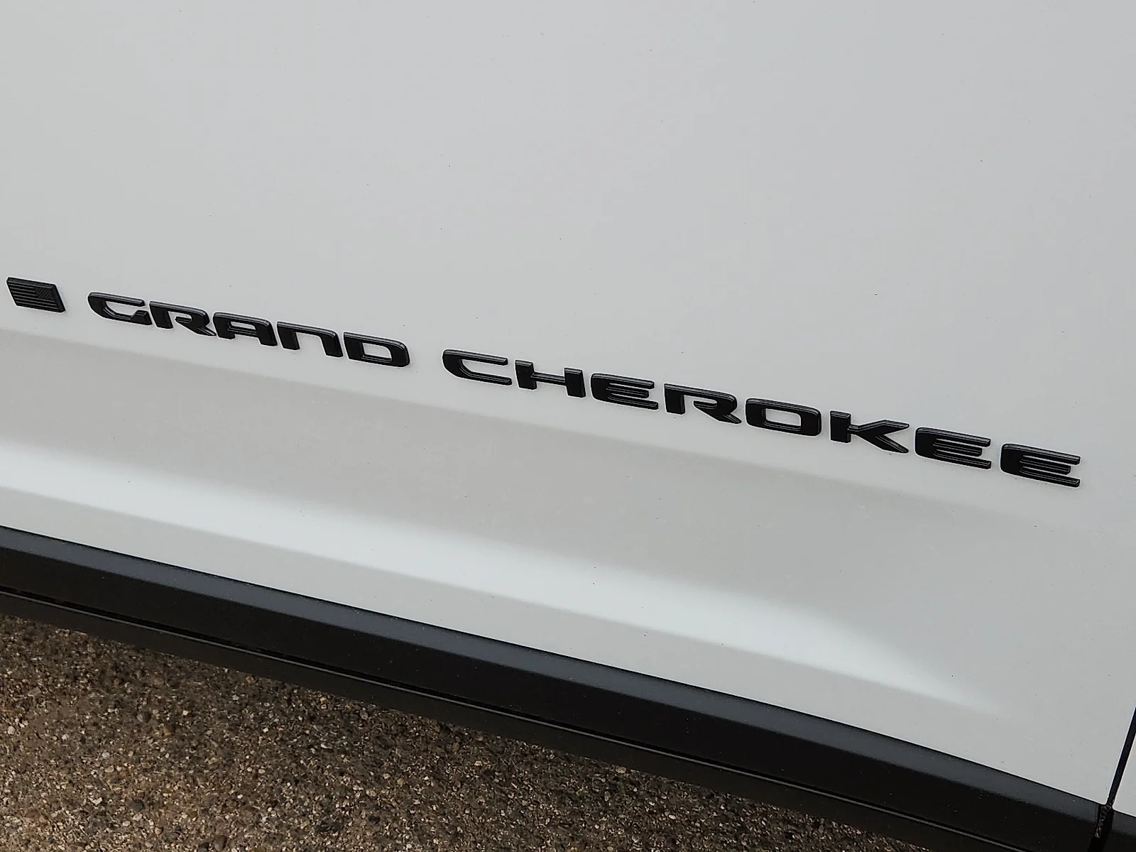 New 2027 PW7 Bright Whit Jeep LAREDO 4X4 image 8