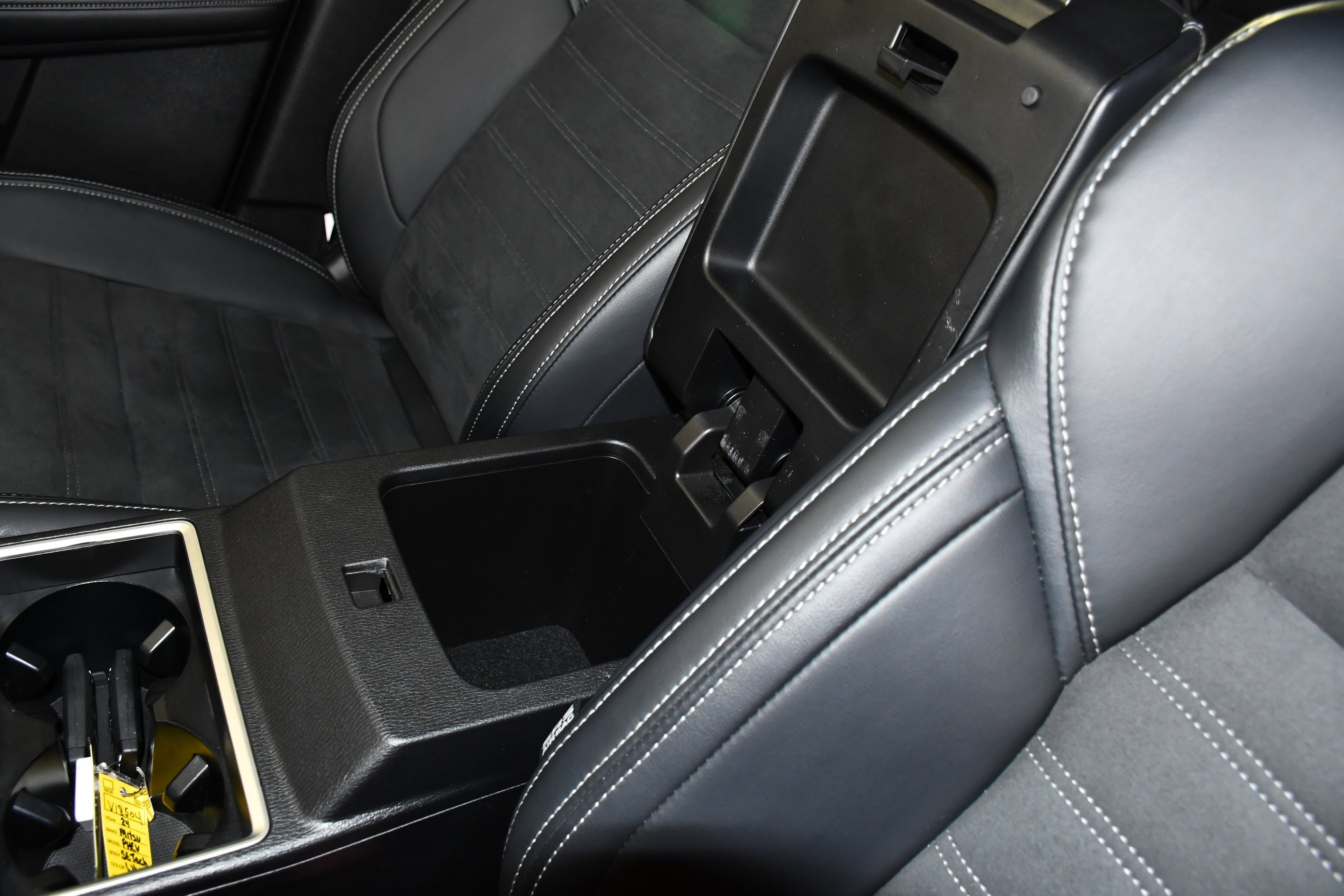 Certified Used 2024 White Diamond Mitsubishi SE image 22