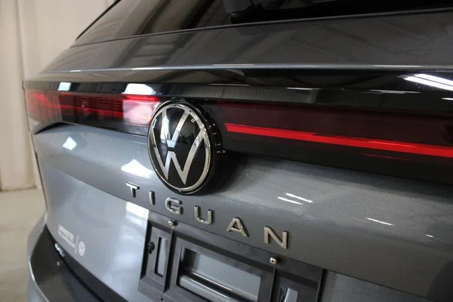 New 2026 Silver Volkswagen 2.0T SE image 31